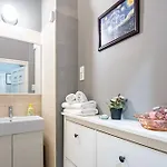 - Cozy - Colourful * בודפשט